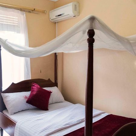 Rwenzori International Hotel 카세세 외부 사진