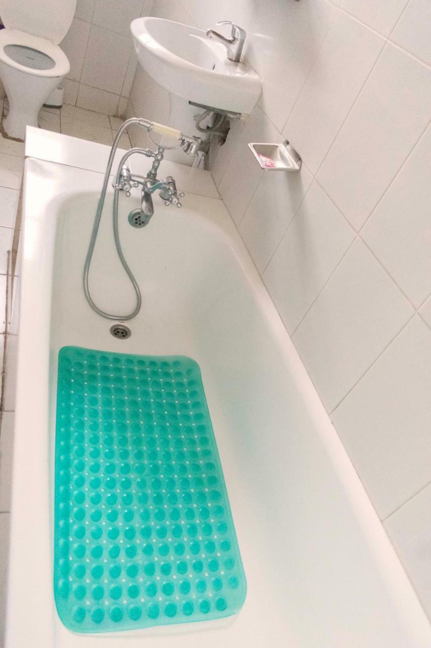 Rwenzori International Hotel 카세세 외부 사진