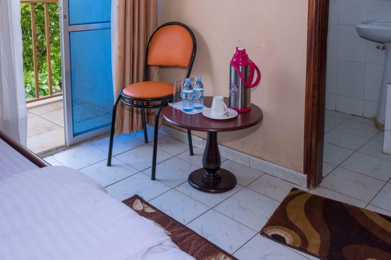 Rwenzori International Hotel 카세세 외부 사진