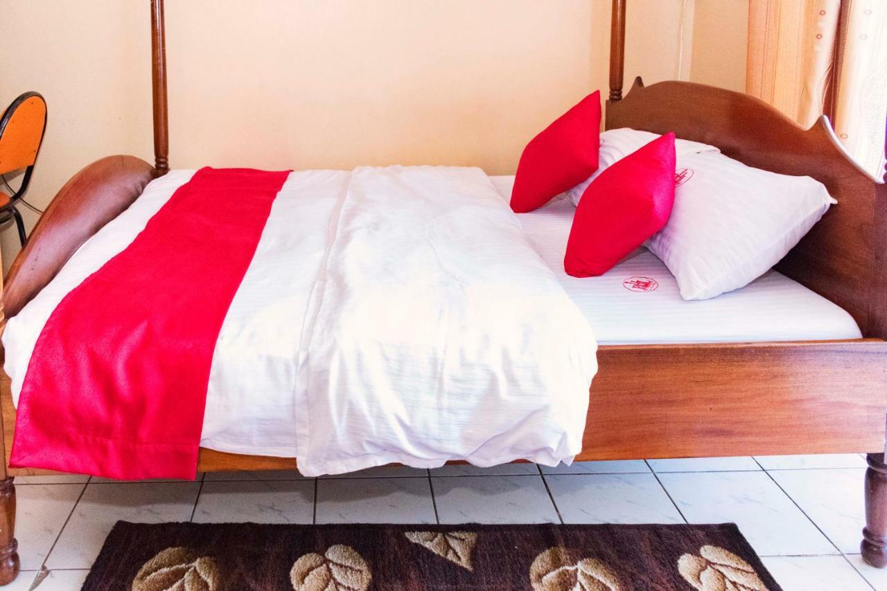 Rwenzori International Hotel 카세세 외부 사진
