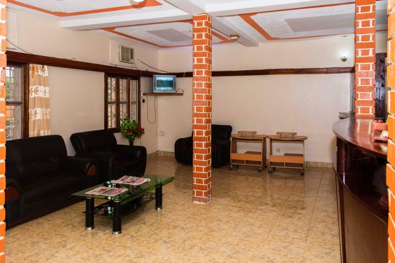 Rwenzori International Hotel 카세세 외부 사진
